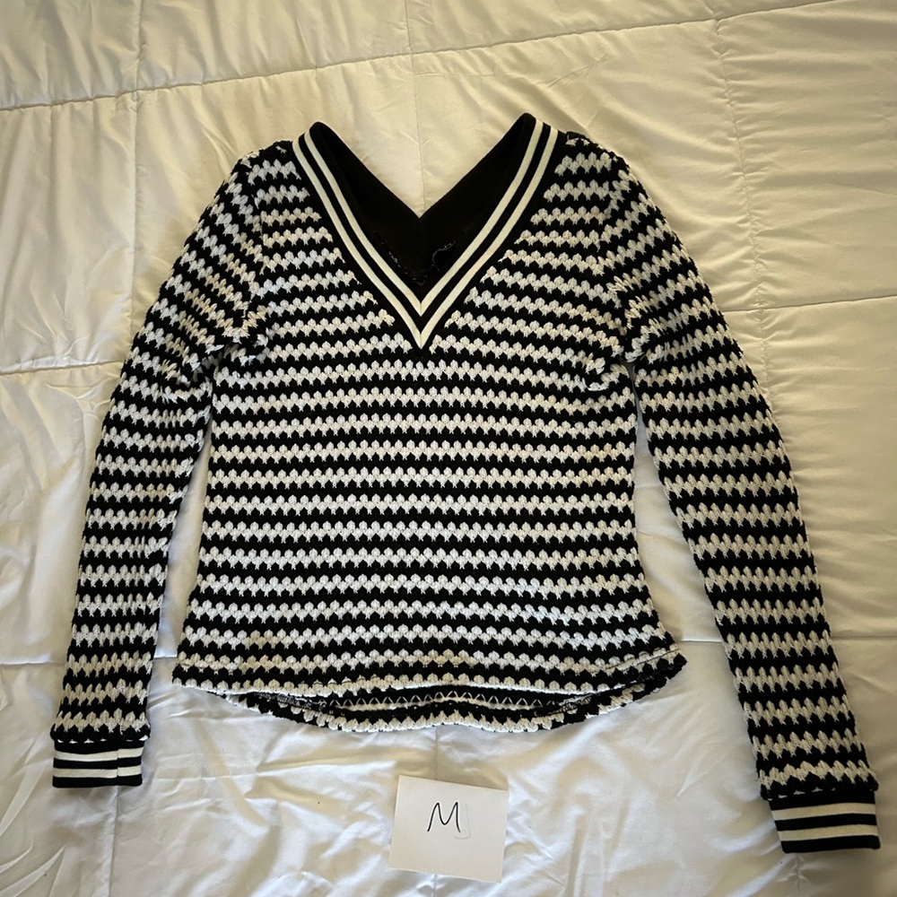 LIKE NEW Kersh Brand Striped B&W V-Neck Sweater, size MM